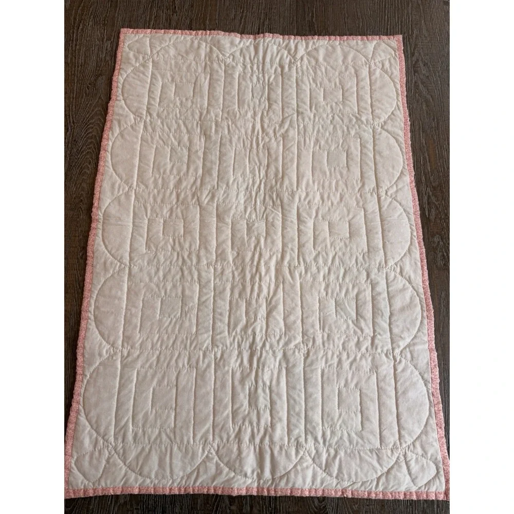 Amish Baby Quilt Hand Sewn Pastel Floral Pattern Cream Back 26x38 New